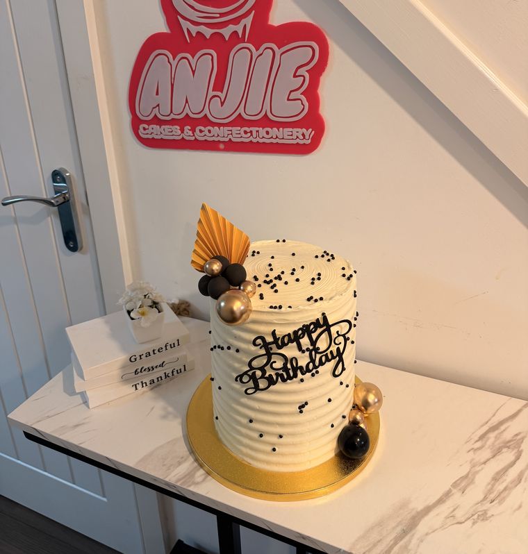 Birthday cake in black and gold
